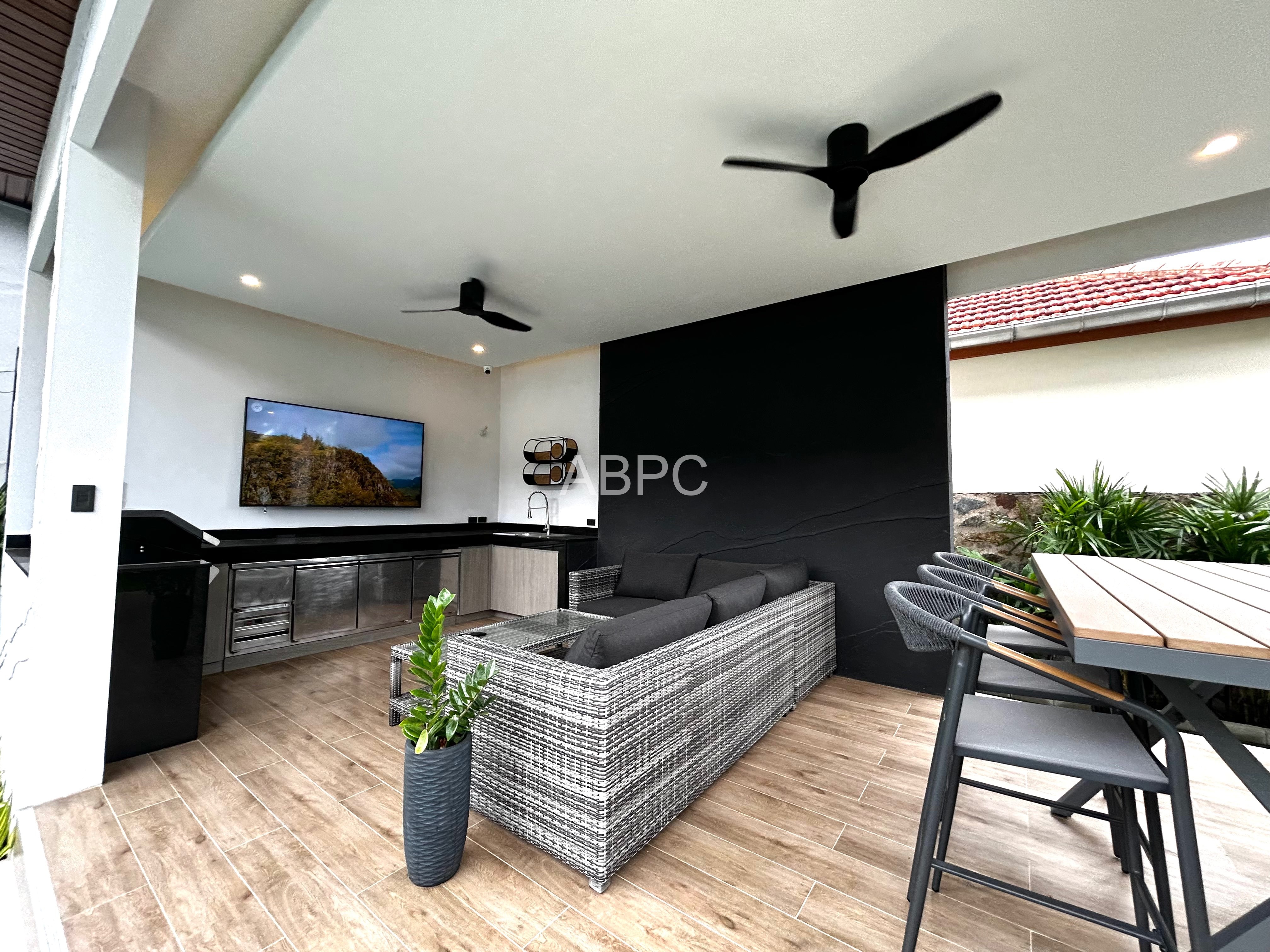 Stunning 4 Bedroom 4 Bathroom House in Mabprachan photo 17