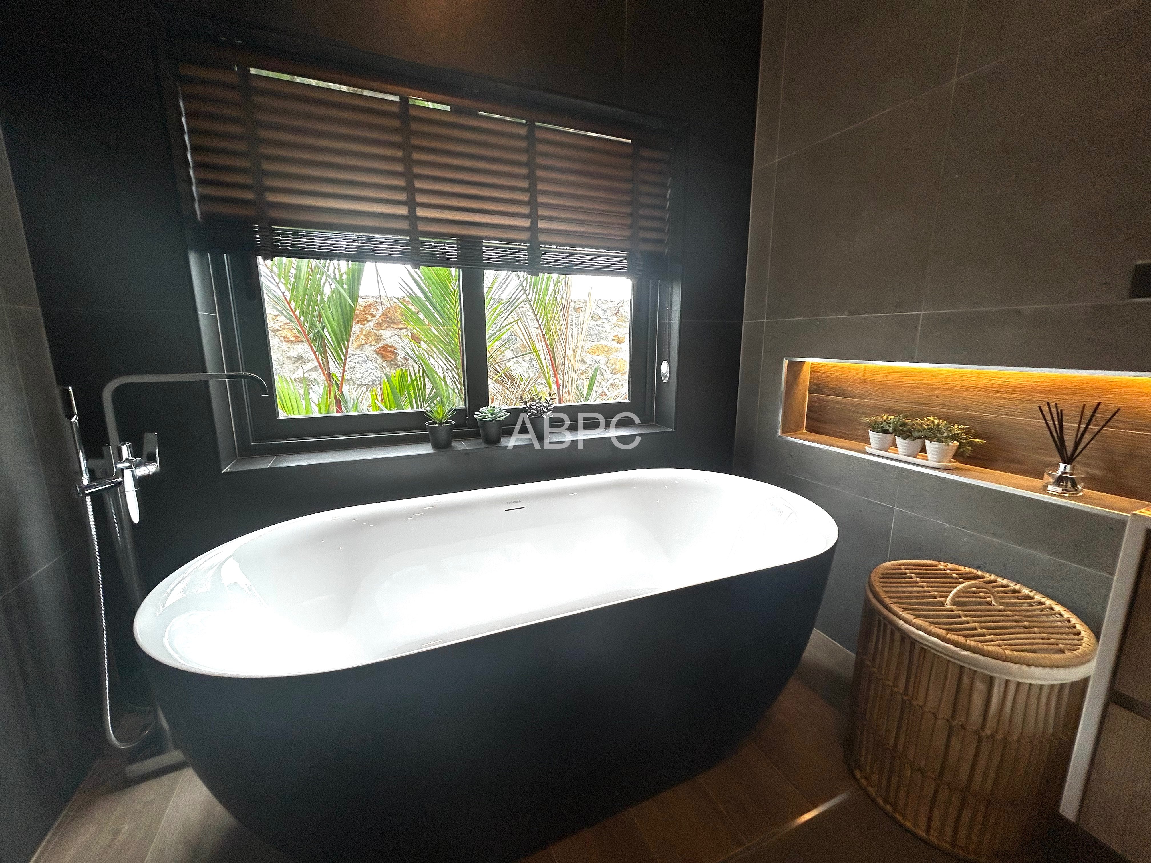 Stunning 4 Bedroom 4 Bathroom House in Mabprachan photo 8