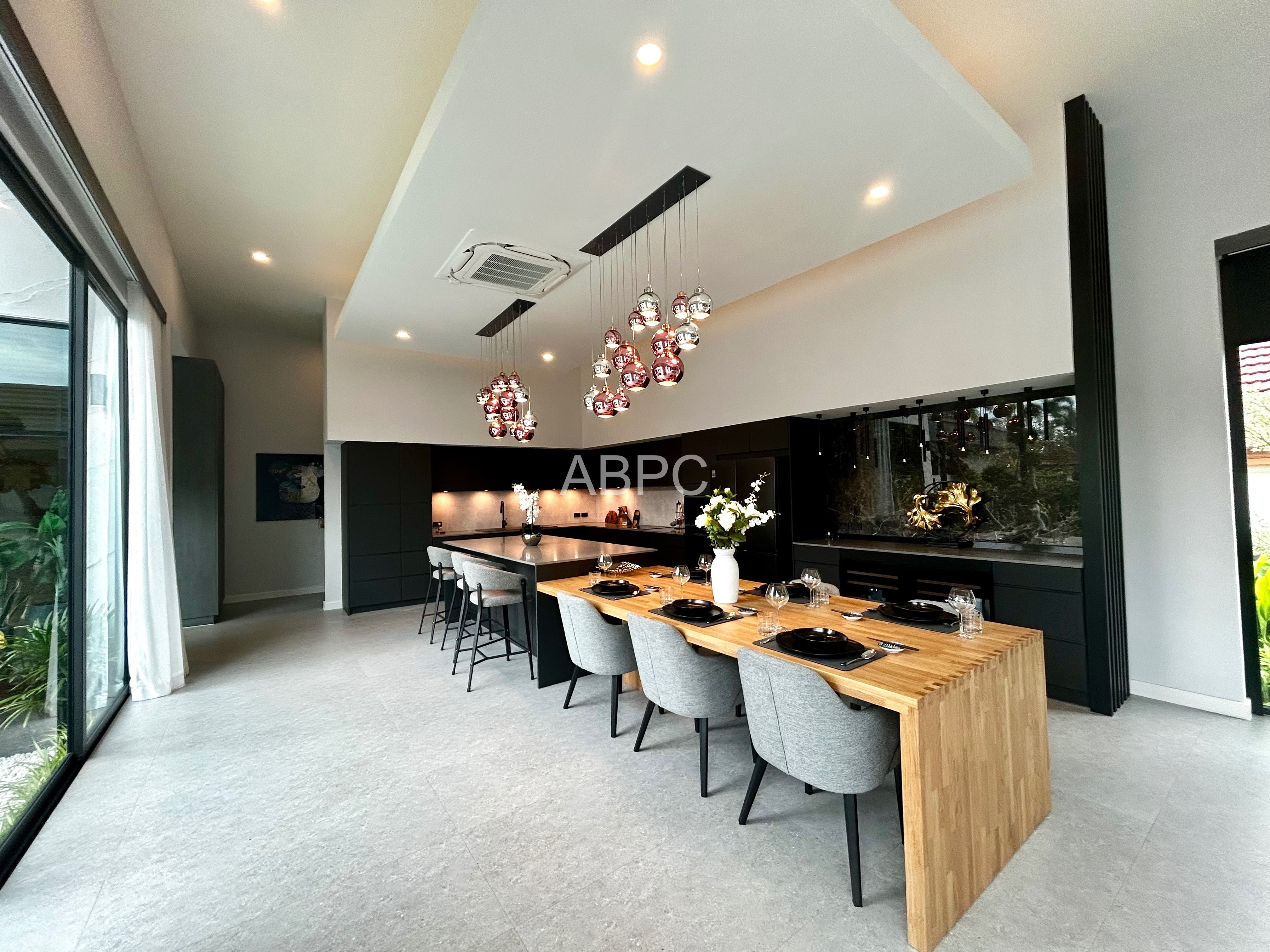 Stunning 4 Bedroom 4 Bathroom House in Mabprachan photo 4