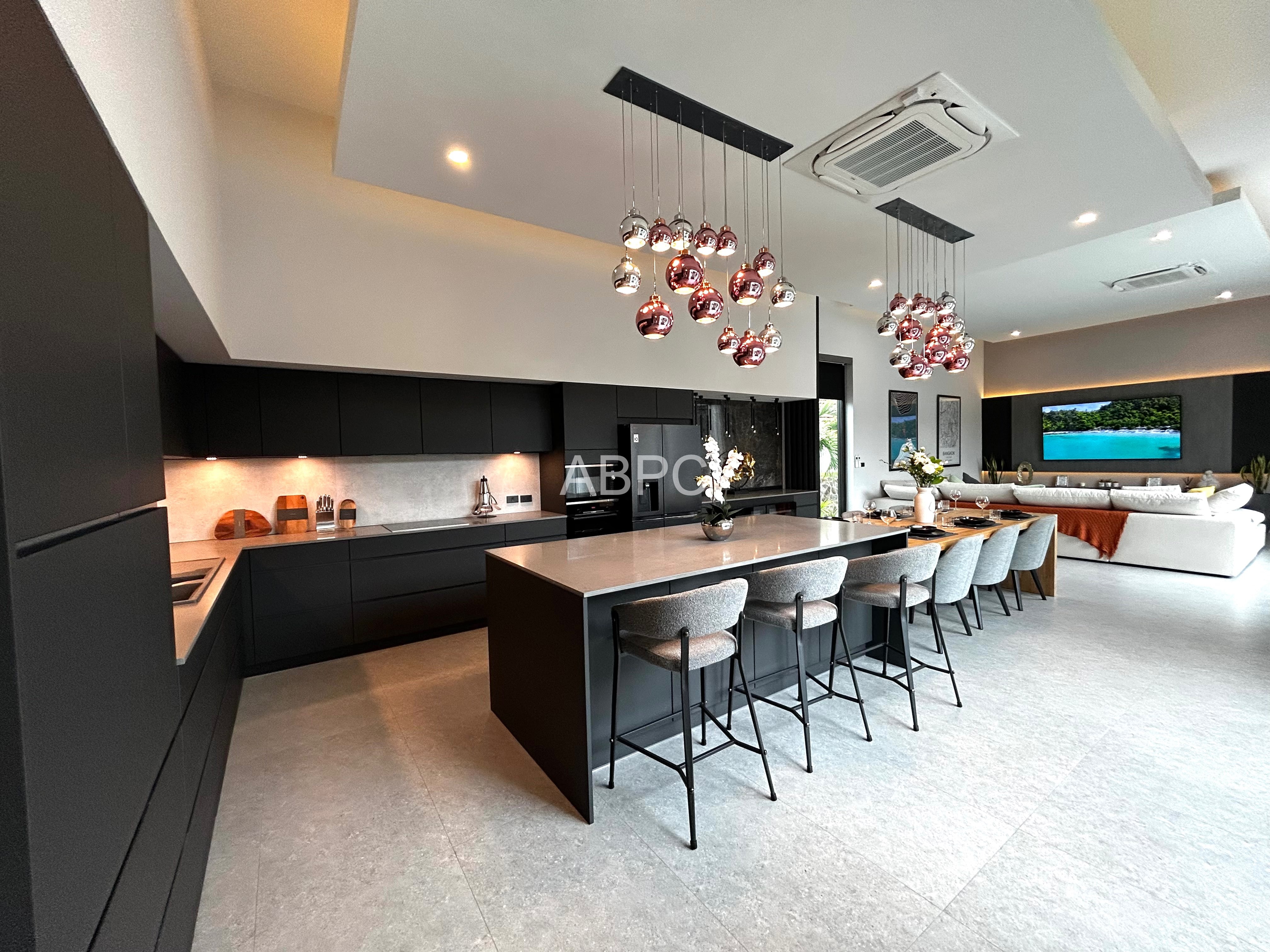 Stunning 4 Bedroom 4 Bathroom House in Mabprachan photo 3