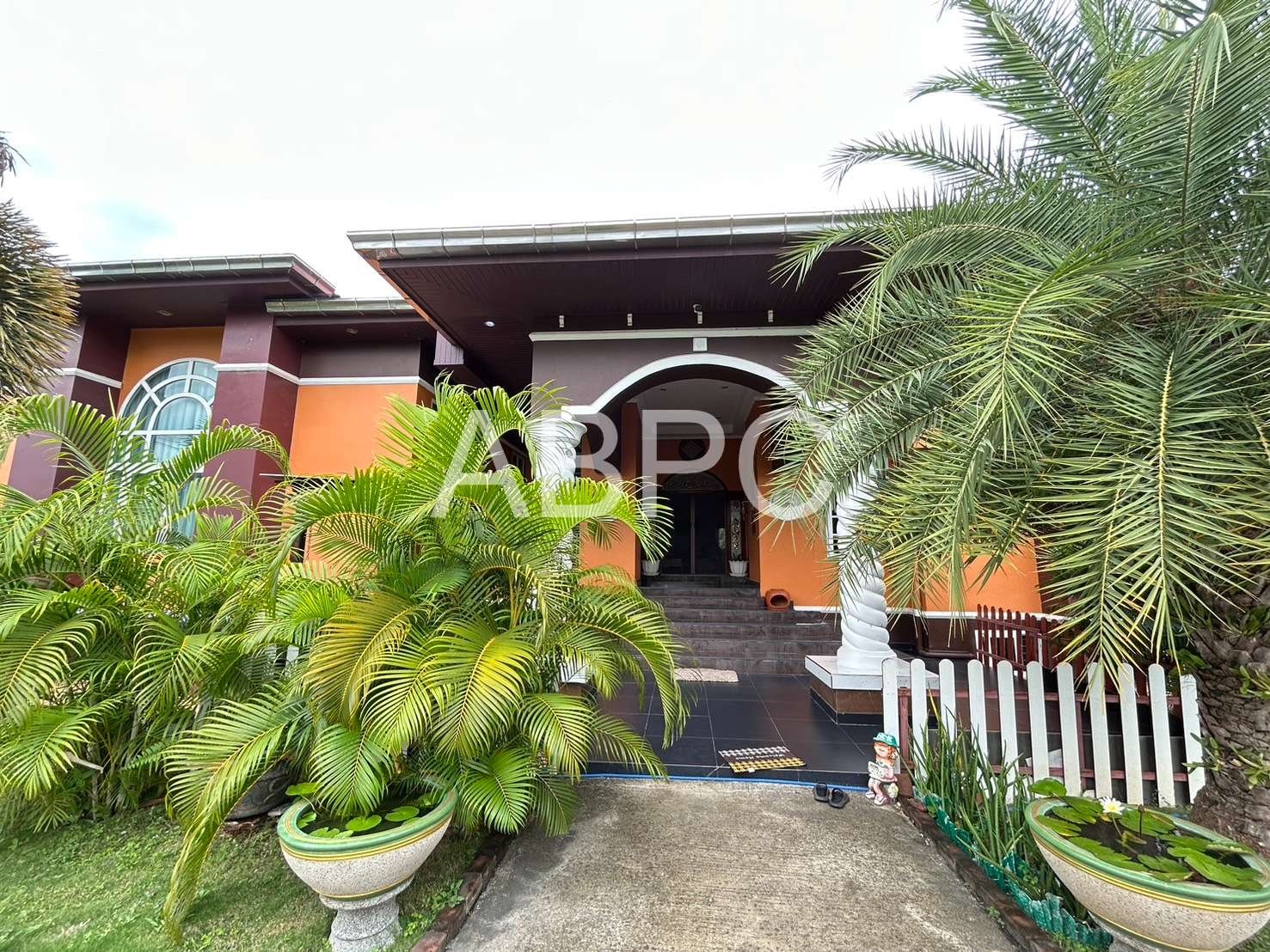 5 Bedrooms 6 Bathrooms Estate  in East Pattaya photo 9