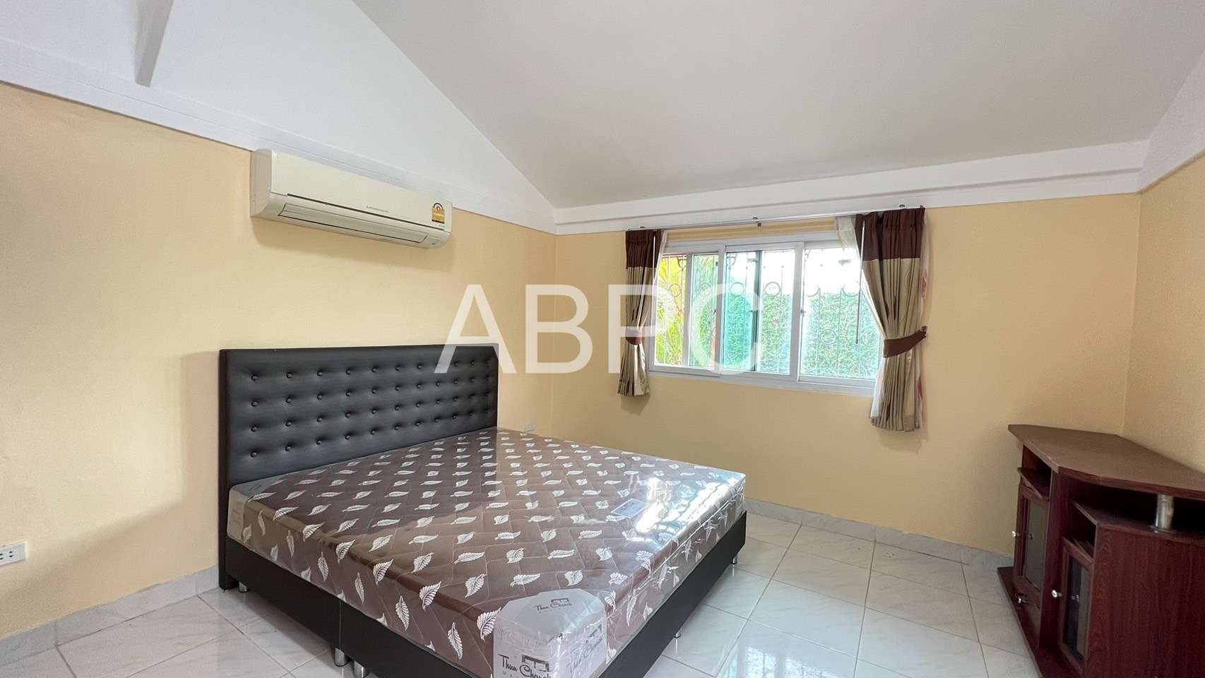 5 Bedrooms 6 Bathrooms Estate  in East Pattaya photo 14