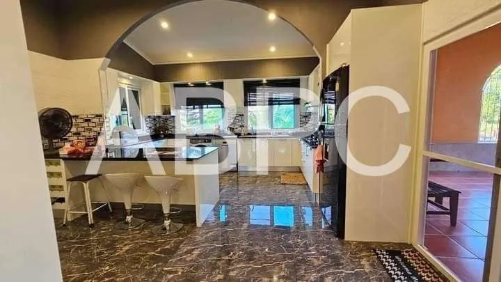 5 Bedrooms 6 Bathrooms Estate in East Pattaya photo 3