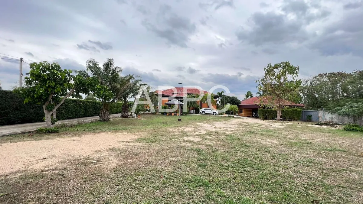 5 Bedrooms 6 Bathrooms Estate in East Pattaya photo 24