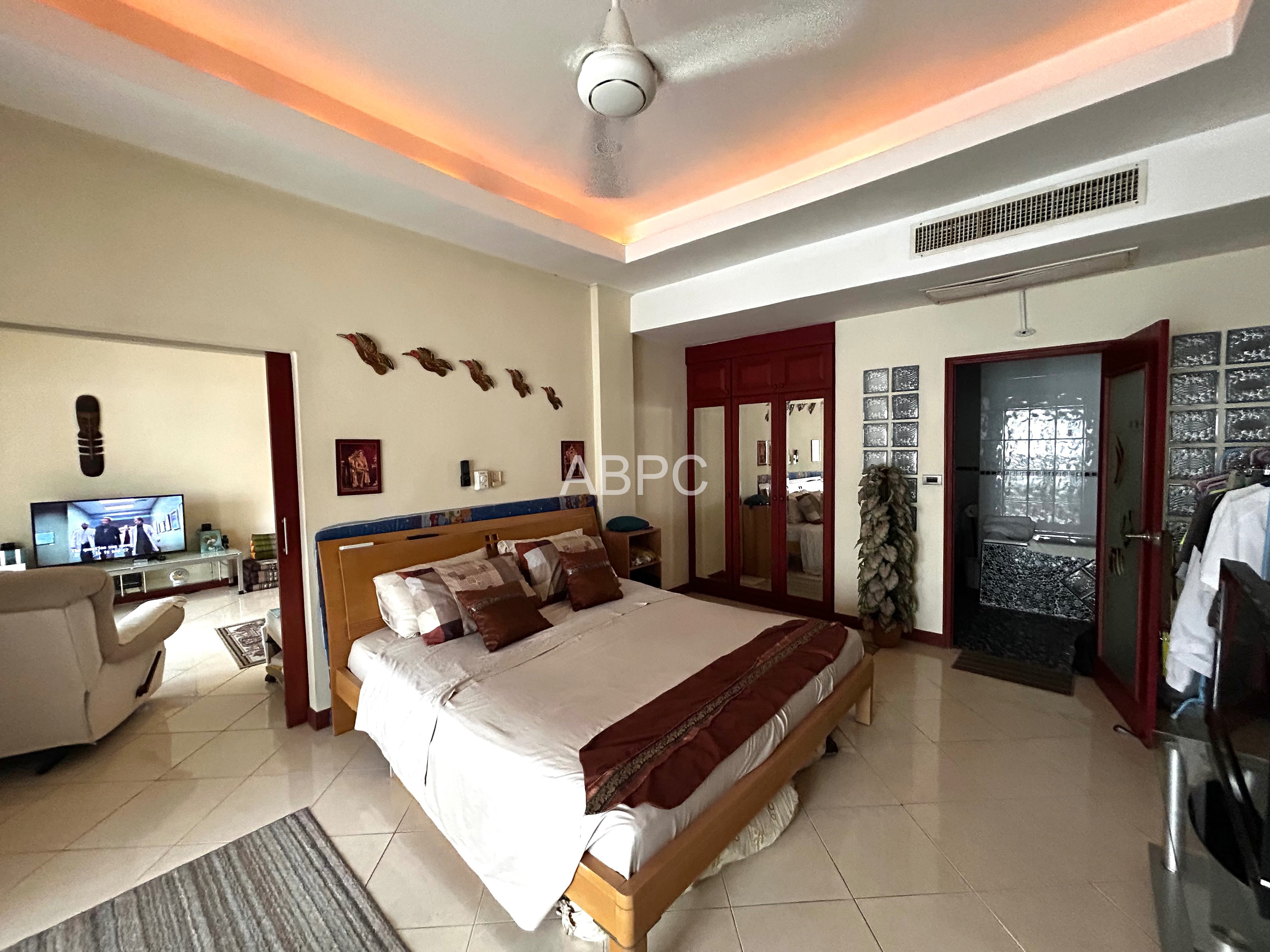 Spacious 1 Bedroom 1 Bathroom Ground Floor Condo photo 3