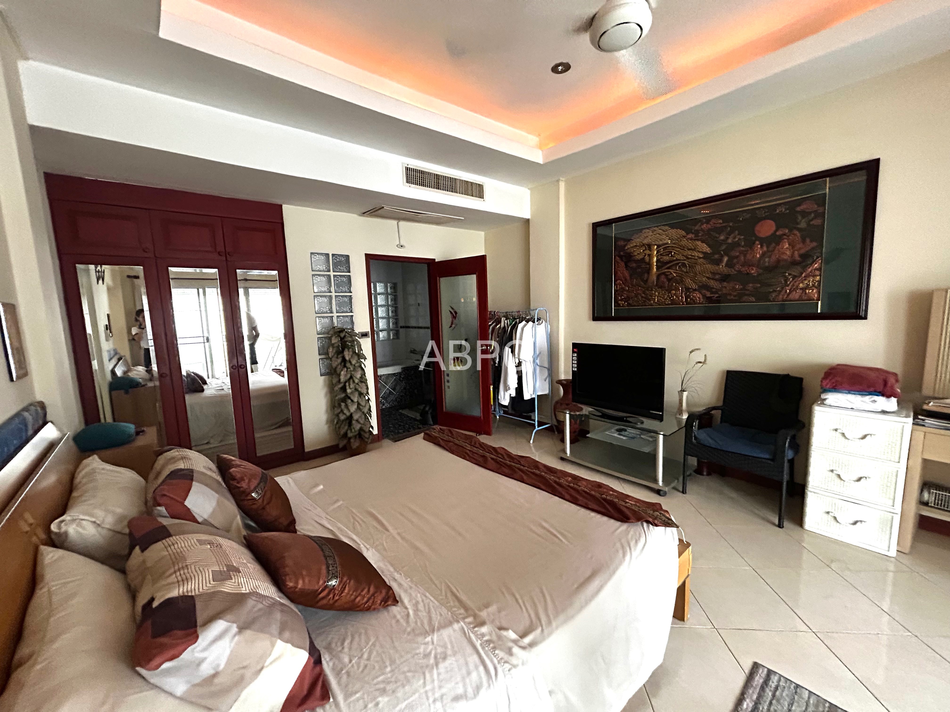 Spacious 1 Bedroom 1 Bathroom Ground Floor Condo photo 4