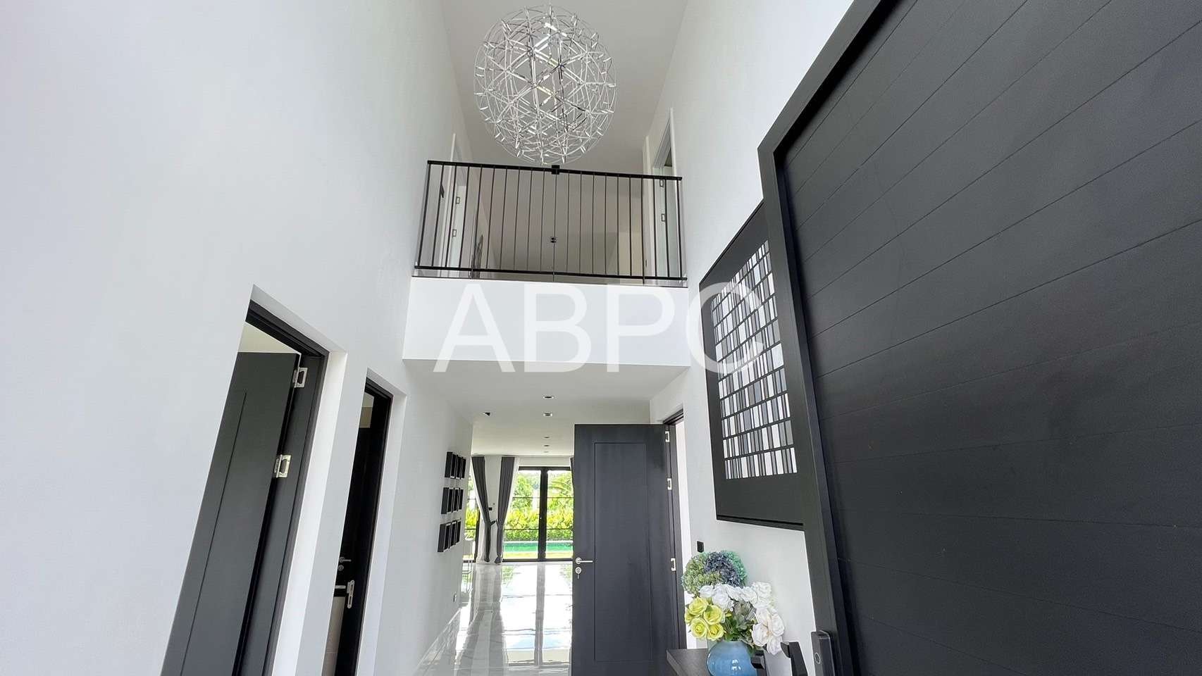 4 Bedrooms 6 Bathrooms House in East Pattaya - Highgrove Villas photo 3