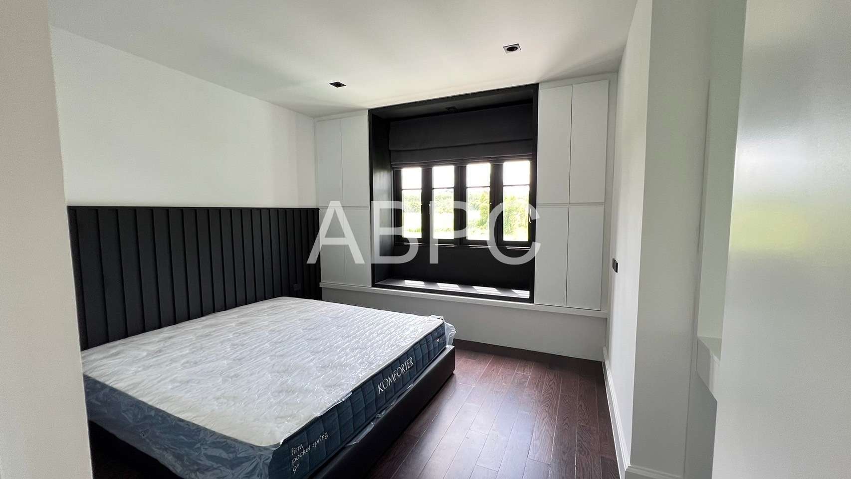 4 Bedrooms 6 Bathrooms House in East Pattaya - Highgrove Villas photo 8