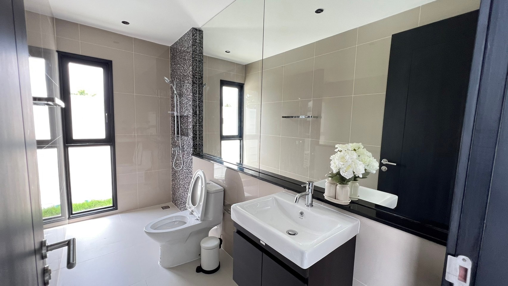4 Bedrooms 6 Bathrooms House in East Pattaya - Highgrove Villas photo 20