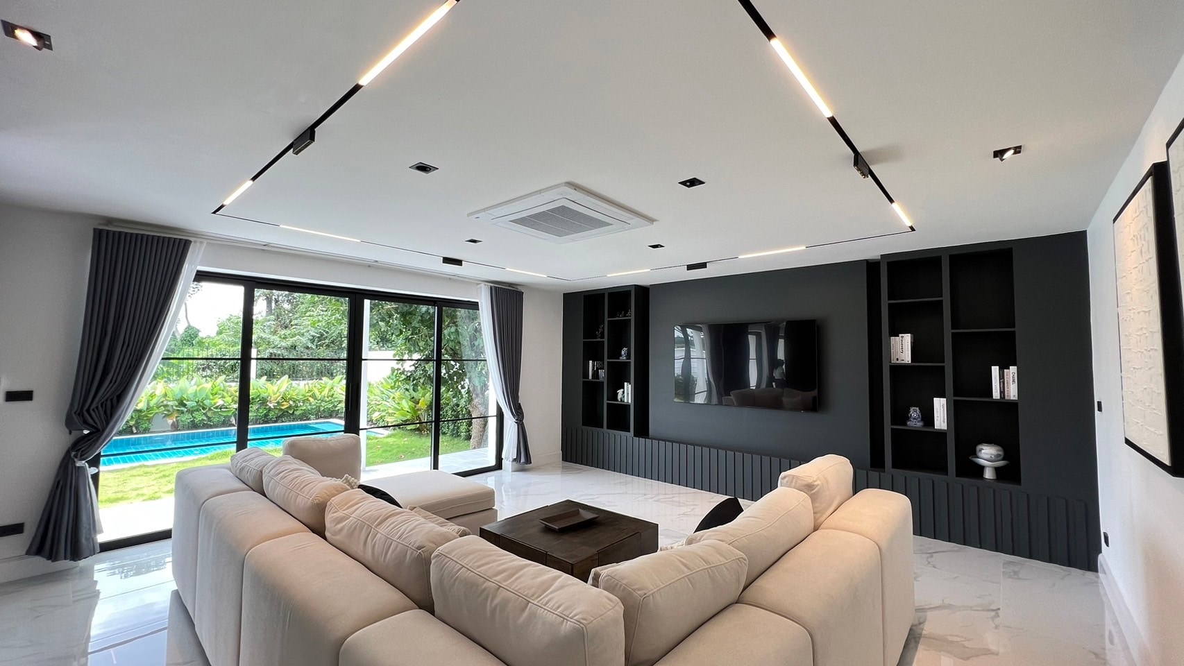 4 Bedrooms 6 Bathrooms House in East Pattaya - Highgrove Villas photo 24