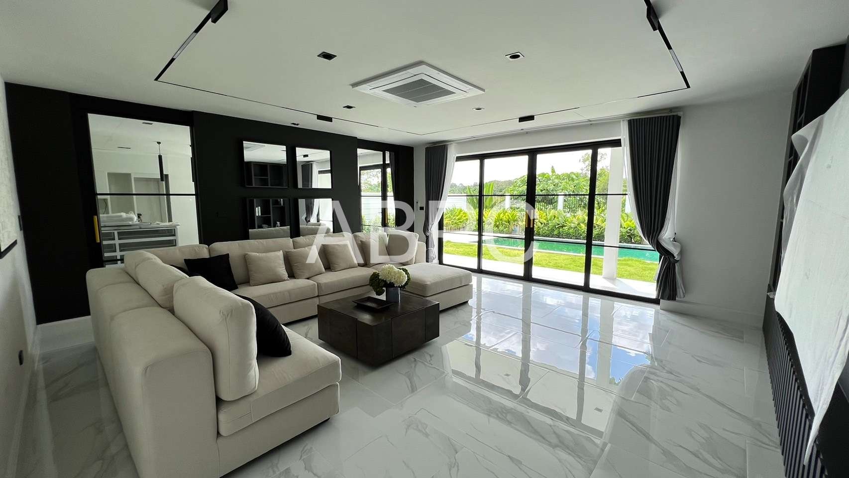 4 Bedrooms 6 Bathrooms House in East Pattaya - Highgrove Villas photo 6