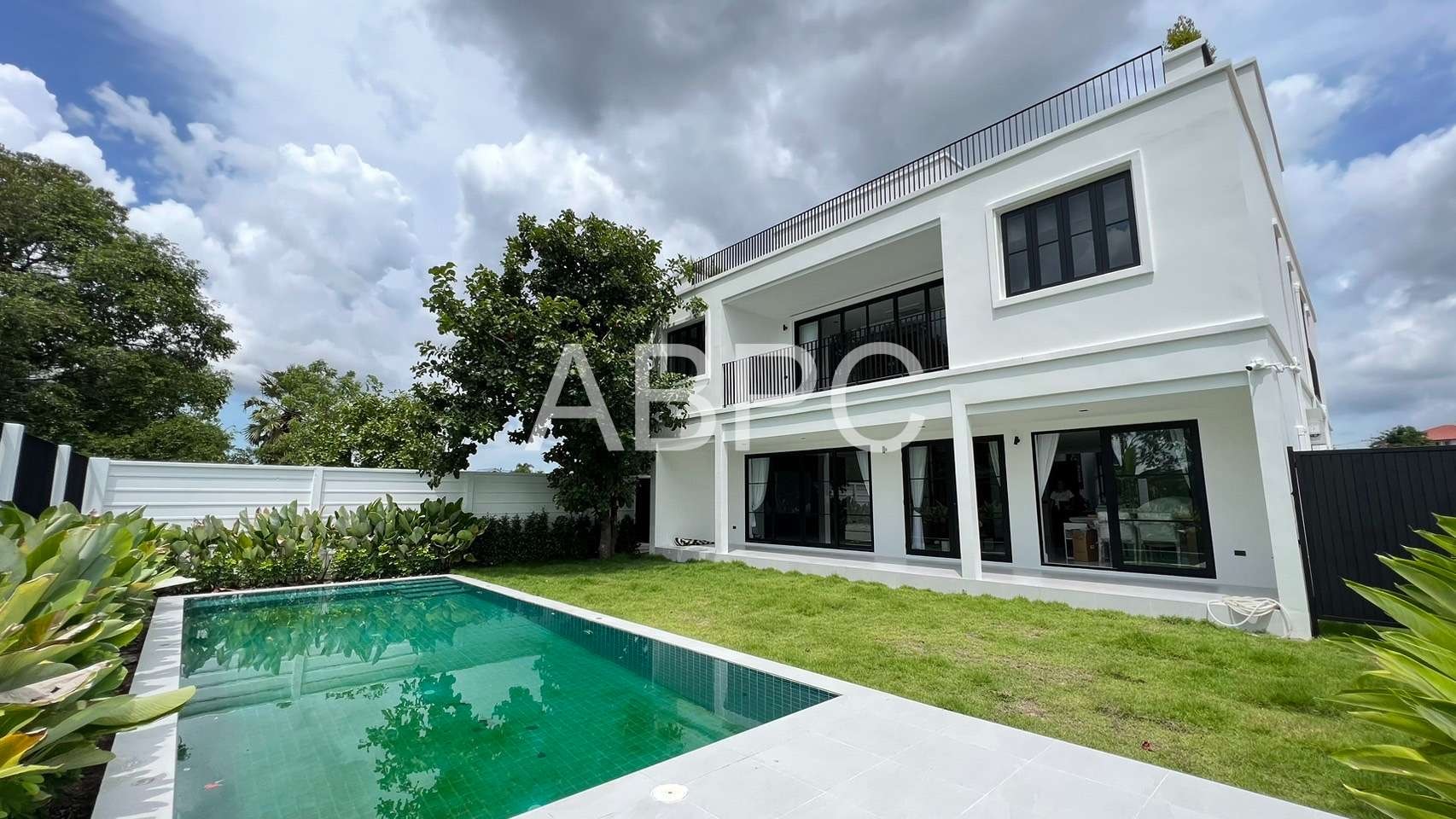 4 Bedrooms 6 Bathrooms House in East Pattaya - Highgrove Villas photo 4