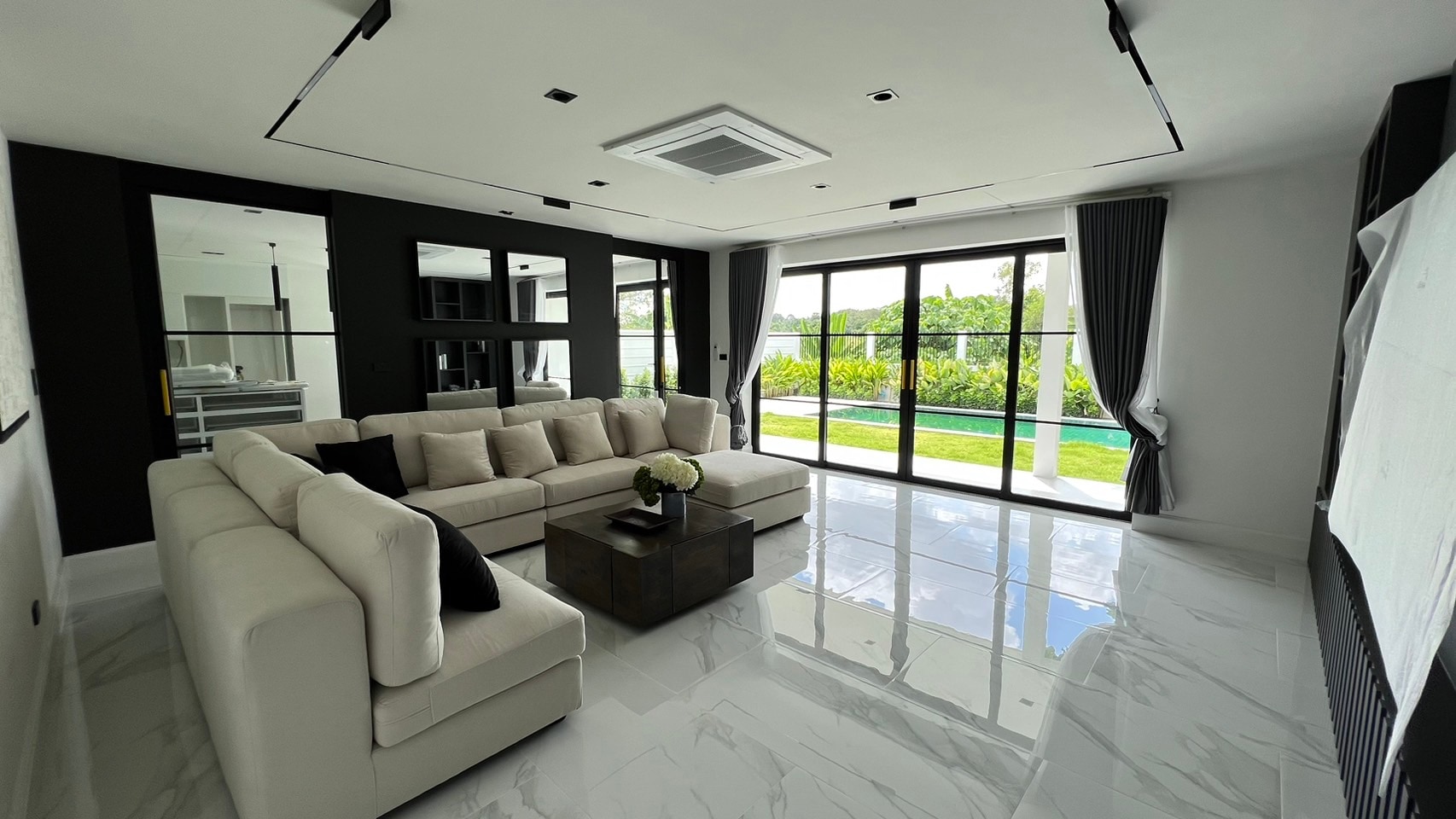 4 Bedrooms 6 Bathrooms House in East Pattaya - Highgrove Villas photo 15