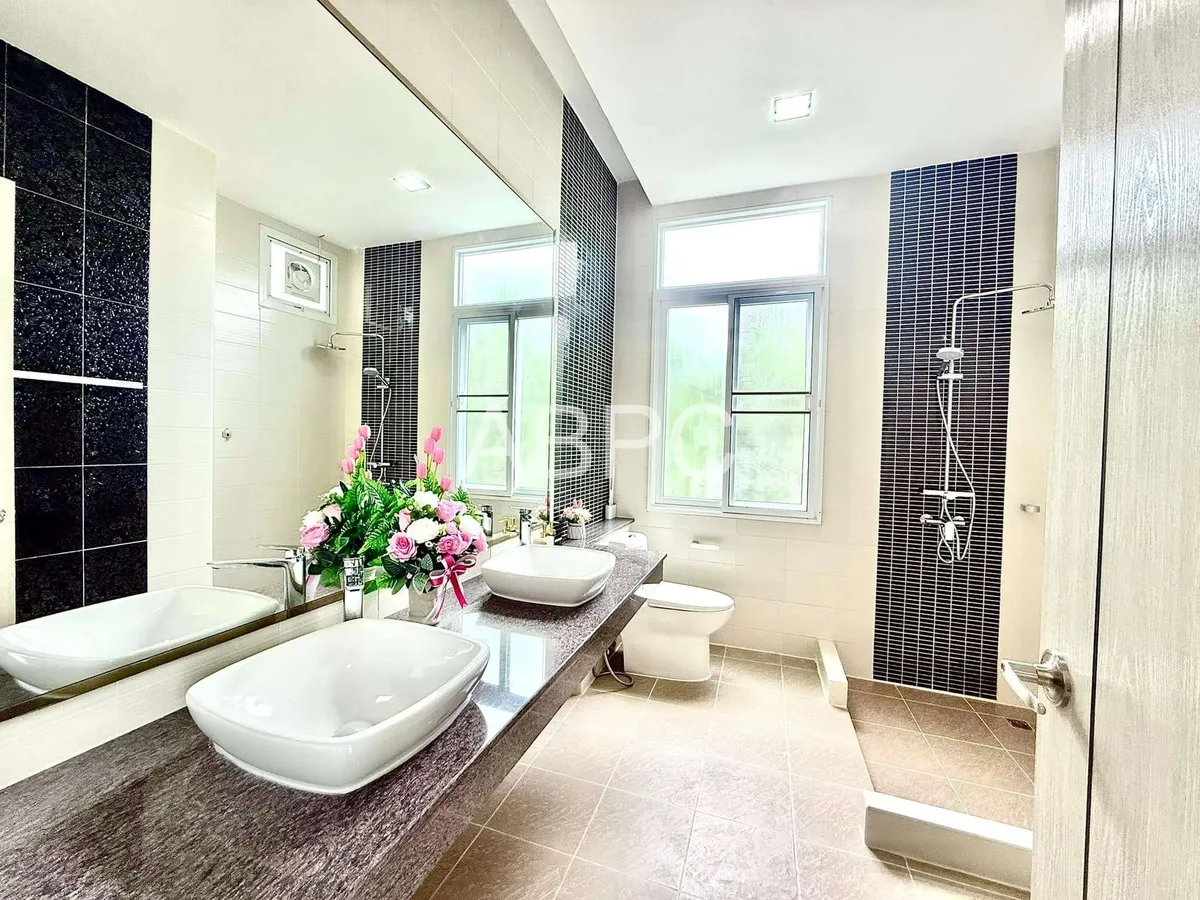 Pool Villa For Sale in East Pattaya photo 2