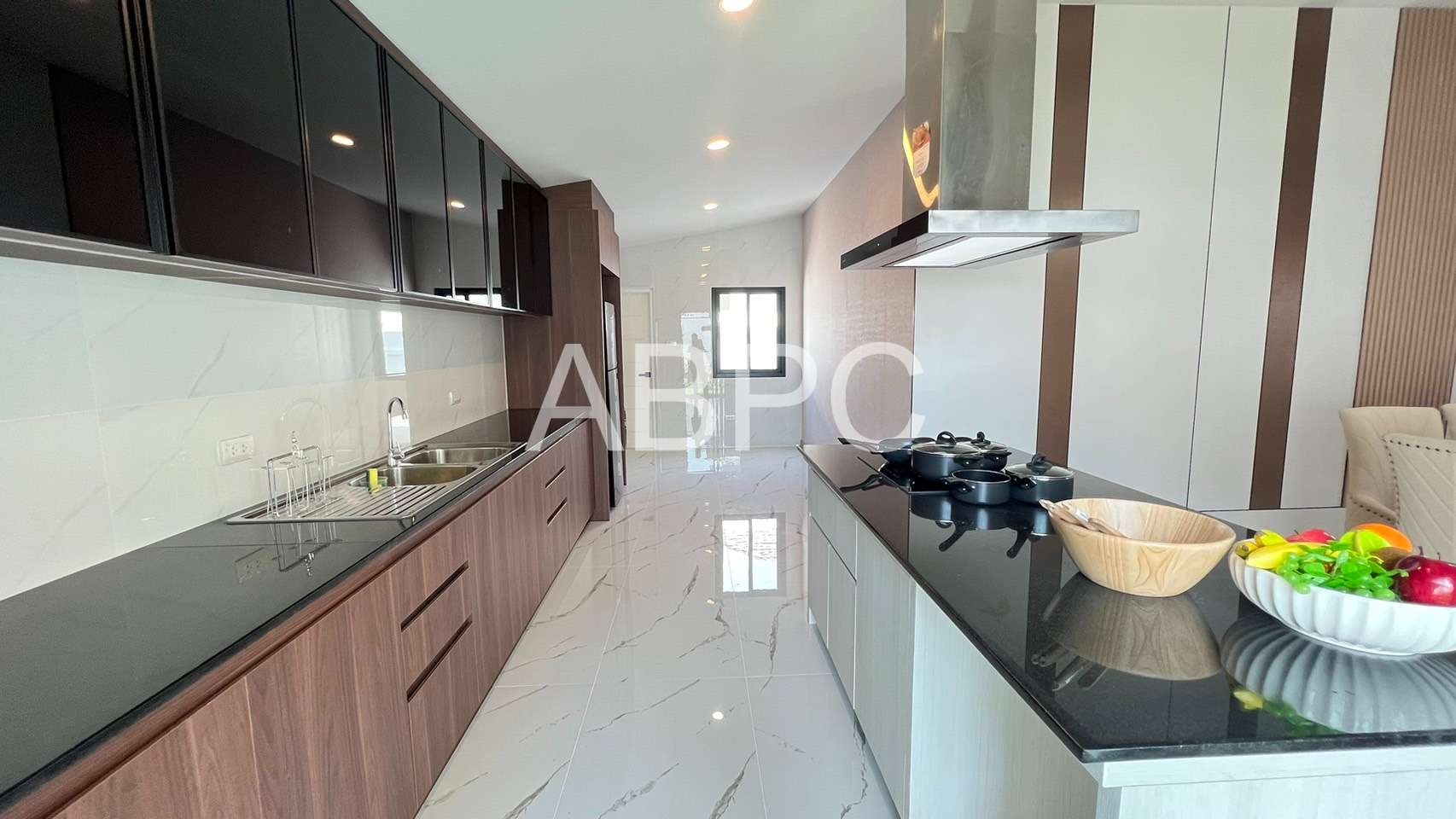 MODERN LUXURY 3 Bedrooms 4 Bathrooms in Huay yai photo 9