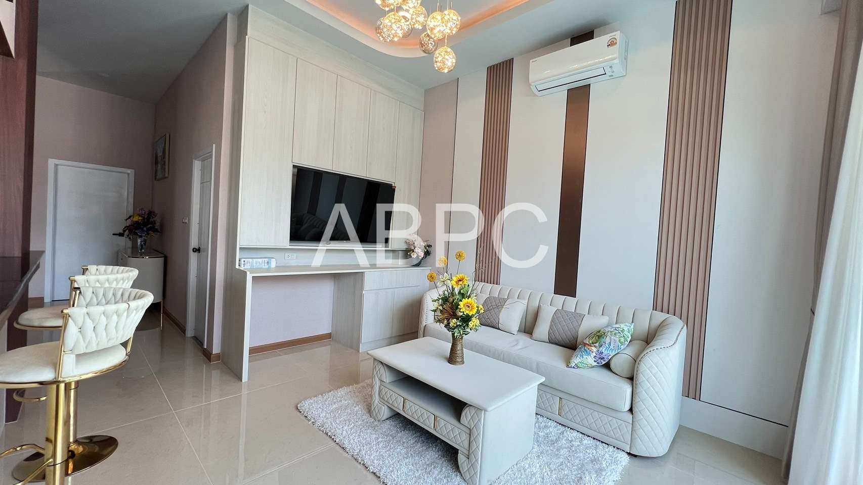 MODERN LUXURY 3 Bedrooms 4 Bathrooms in Huay yai photo 8
