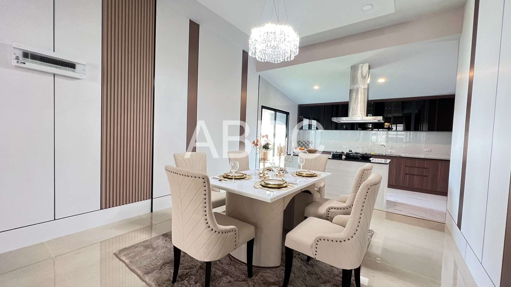 MODERN LUXURY 3 Bedrooms 4 Bathrooms in Huay yai photo 10