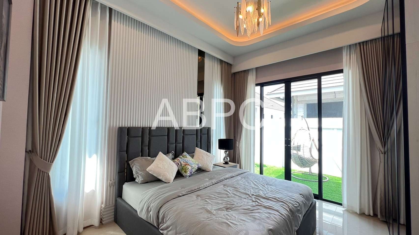 MODERN LUXURY 3 Bedrooms 4 Bathrooms in Huay yai photo 14