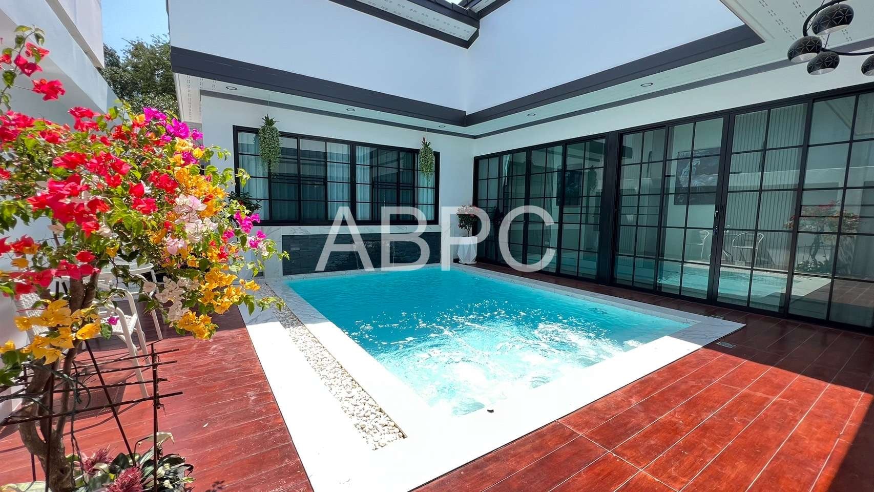 MODERN LUXURY 3 Bedrooms 4 Bathrooms in East Pattaya