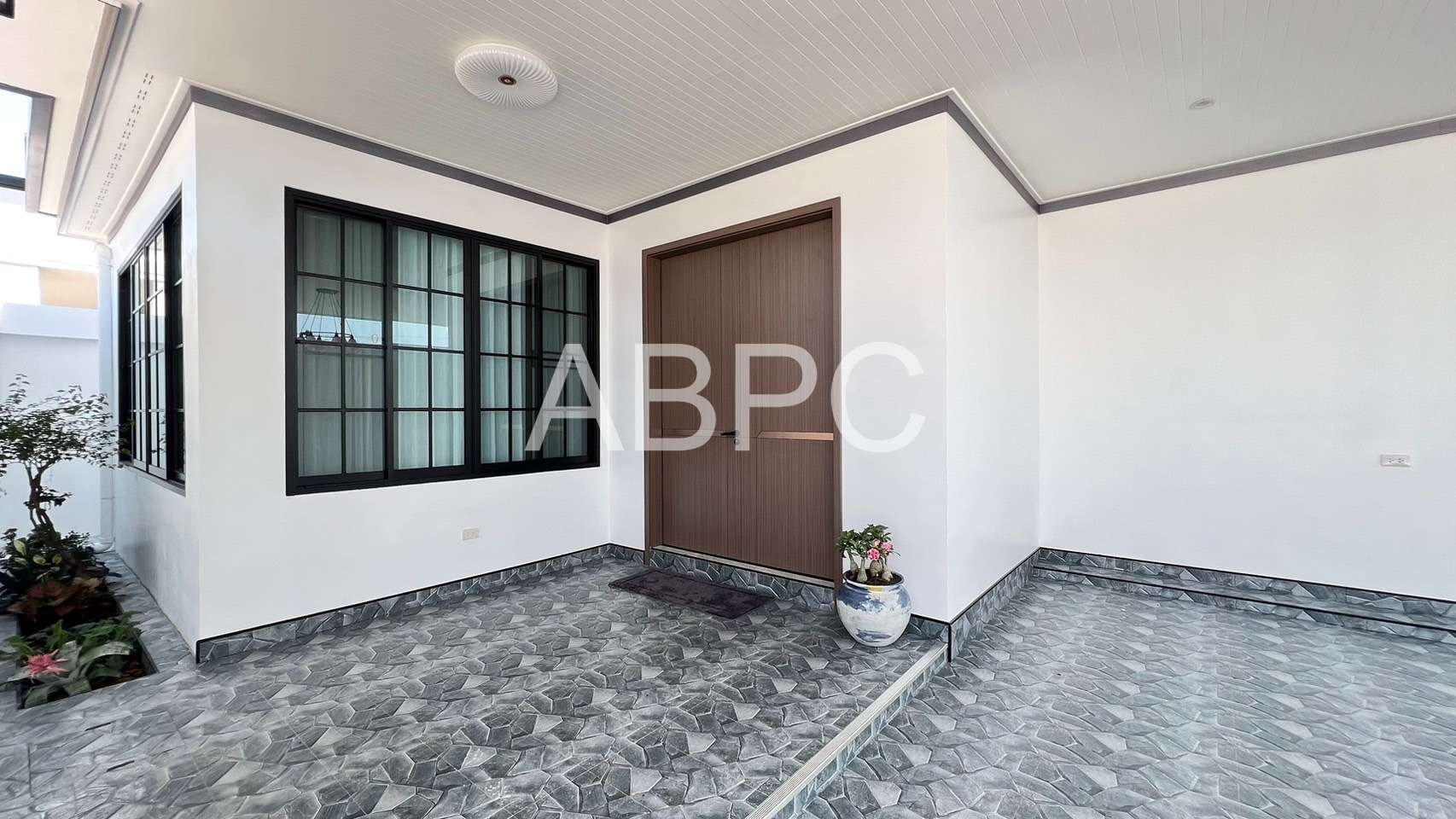MODERN LUXURY 3 Bedrooms 4 Bathrooms in East Pattaya photo 2