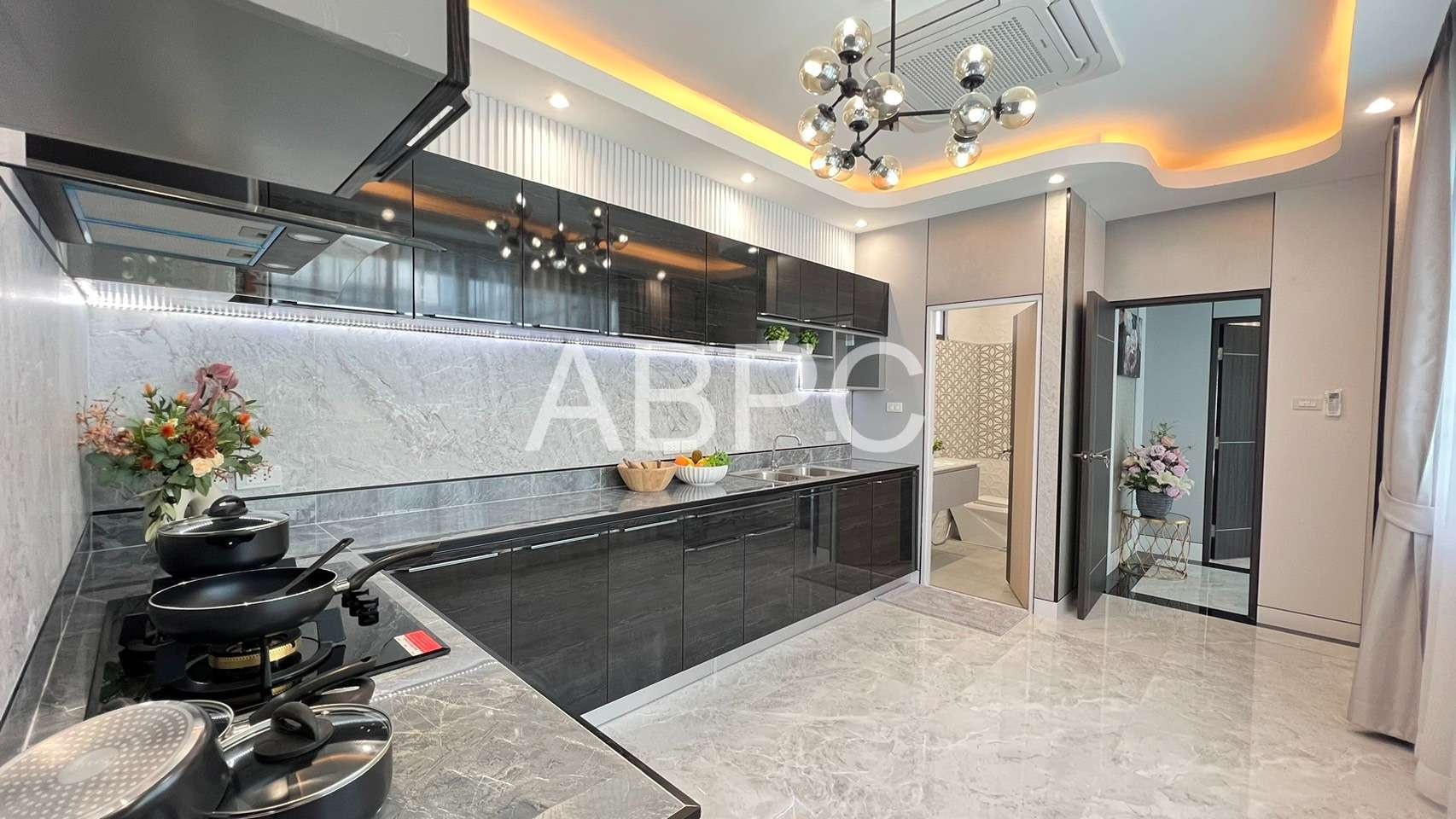 MODERN LUXURY 3 Bedrooms 4 Bathrooms in East Pattaya photo 13