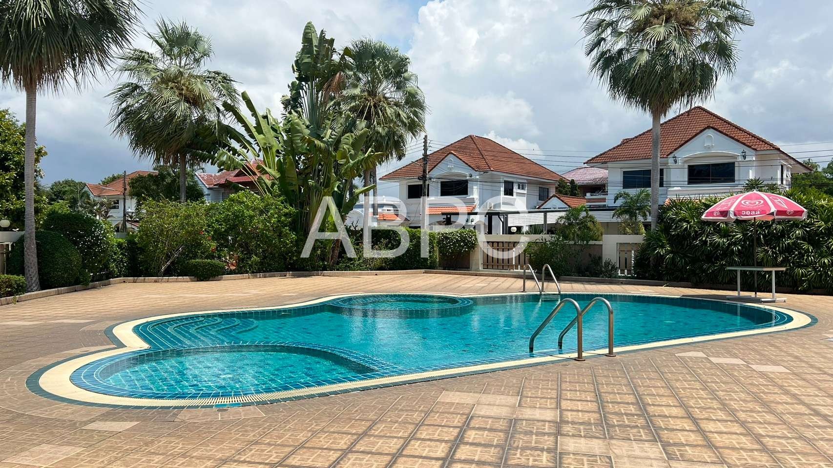 3 Bedrooms 3 Bathrooms in East Pattaya
