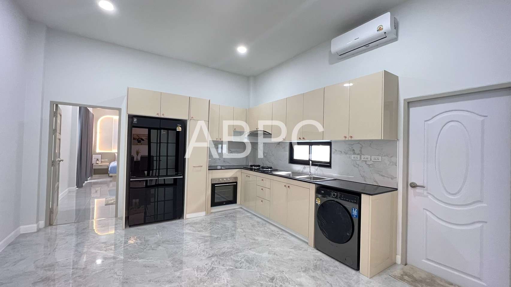 New Pool villas  4 Bedrooms 4 Bathrooms in East pattaya photo 9