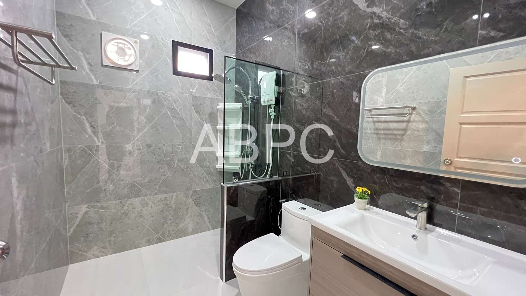 New Pool villas  4 Bedrooms 4 Bathrooms in East pattaya photo 2
