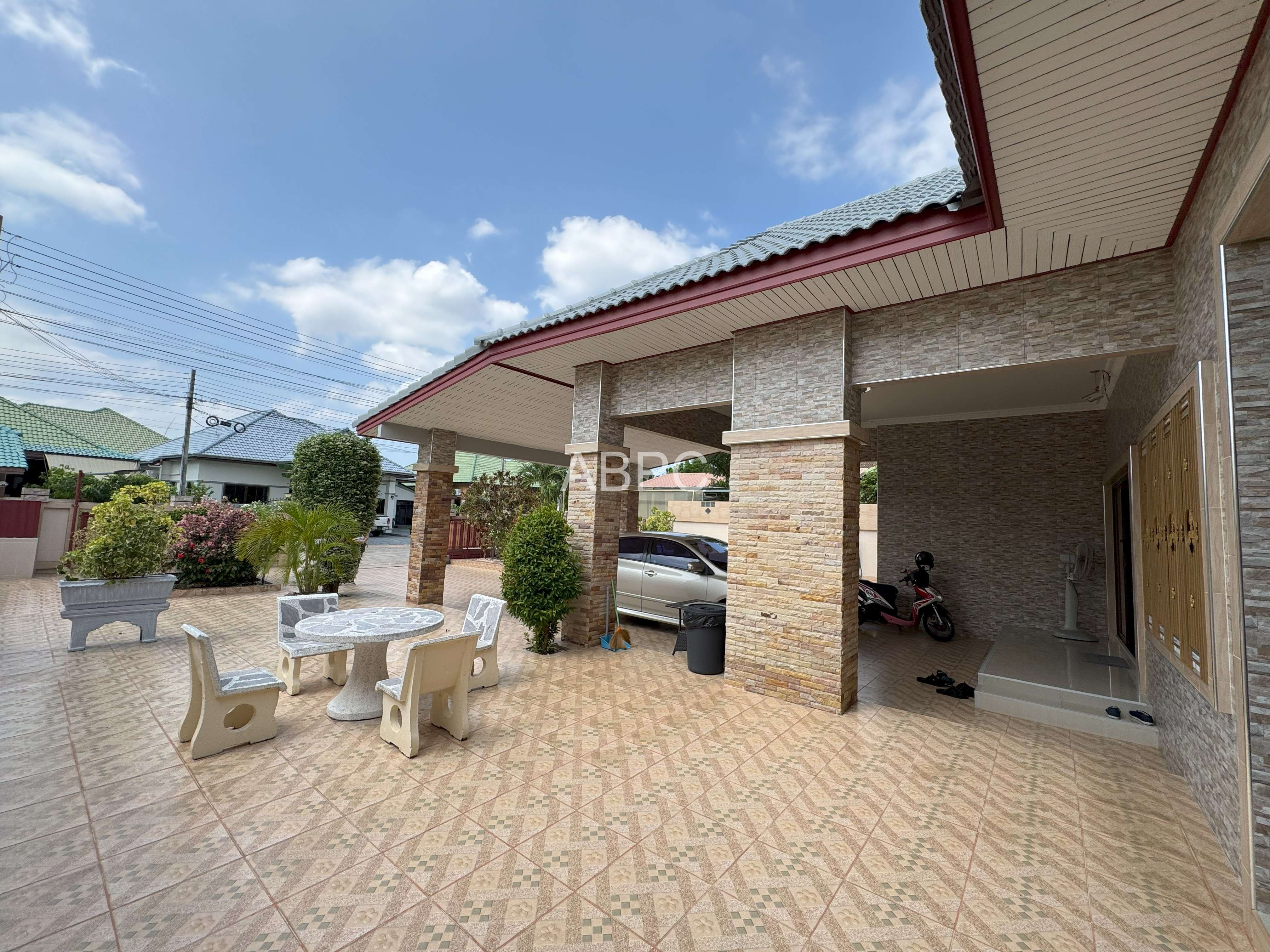 3 Bedrooms 3 Bathrooms in East Pattaya photo 8