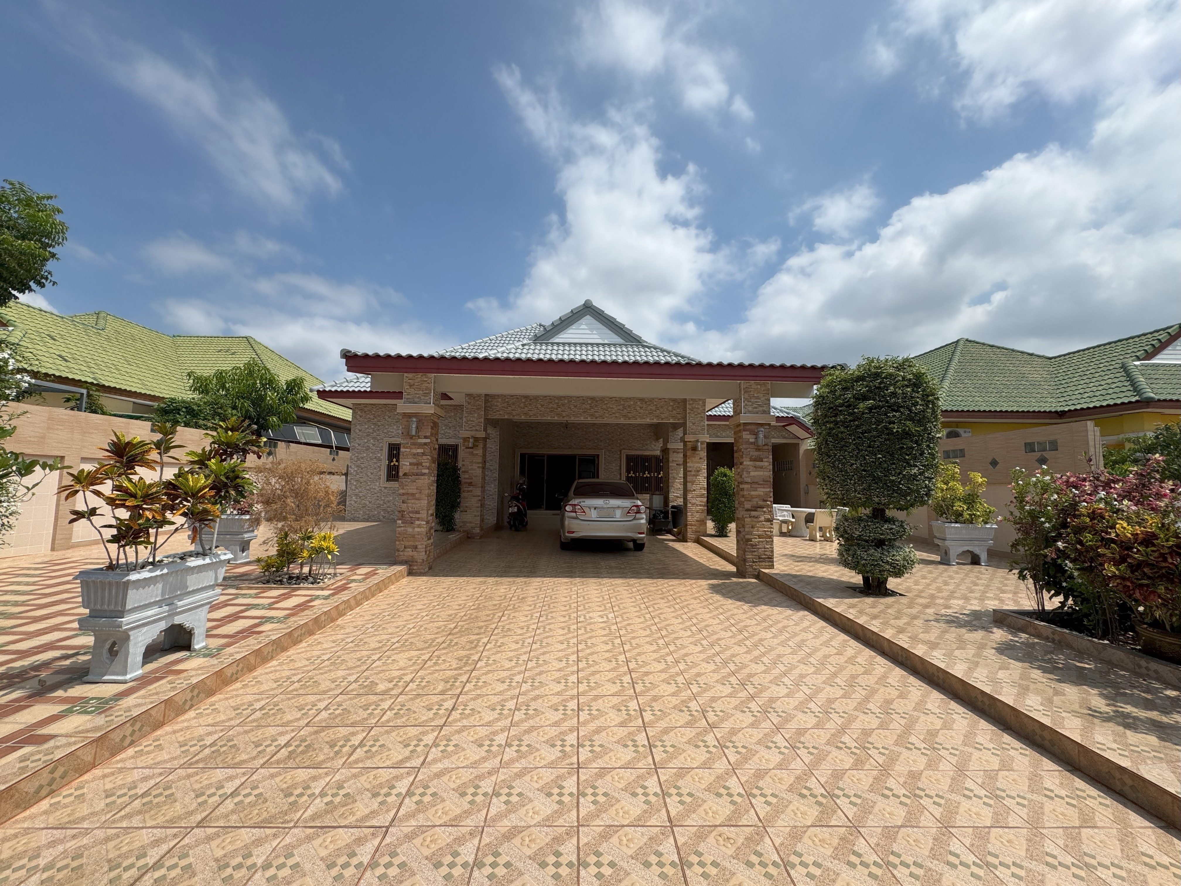 3 Bedrooms 3 Bathrooms in East Pattaya photo 15