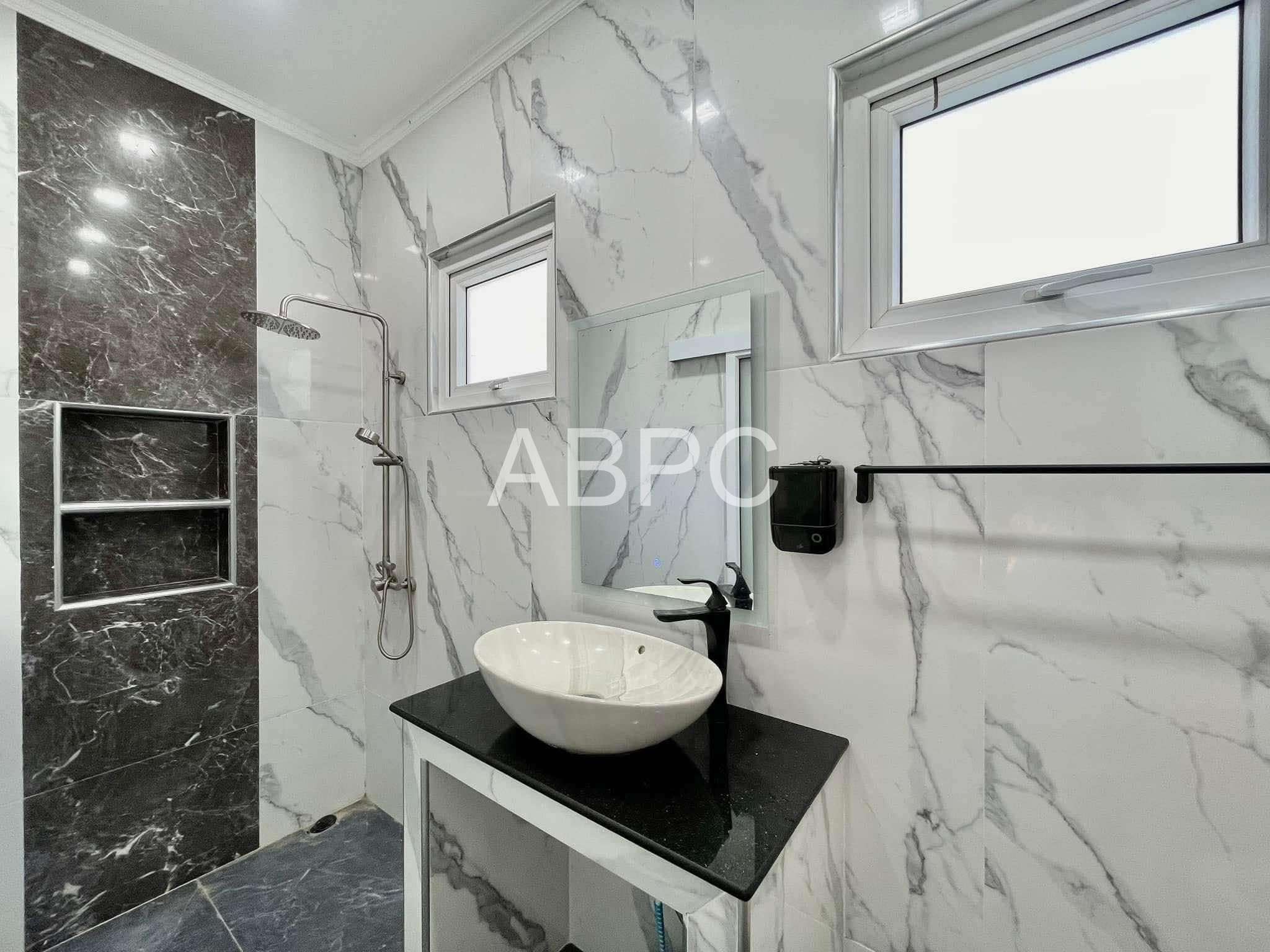 4 Bedrooms 5 Bathrooms in East Pattaya photo 3