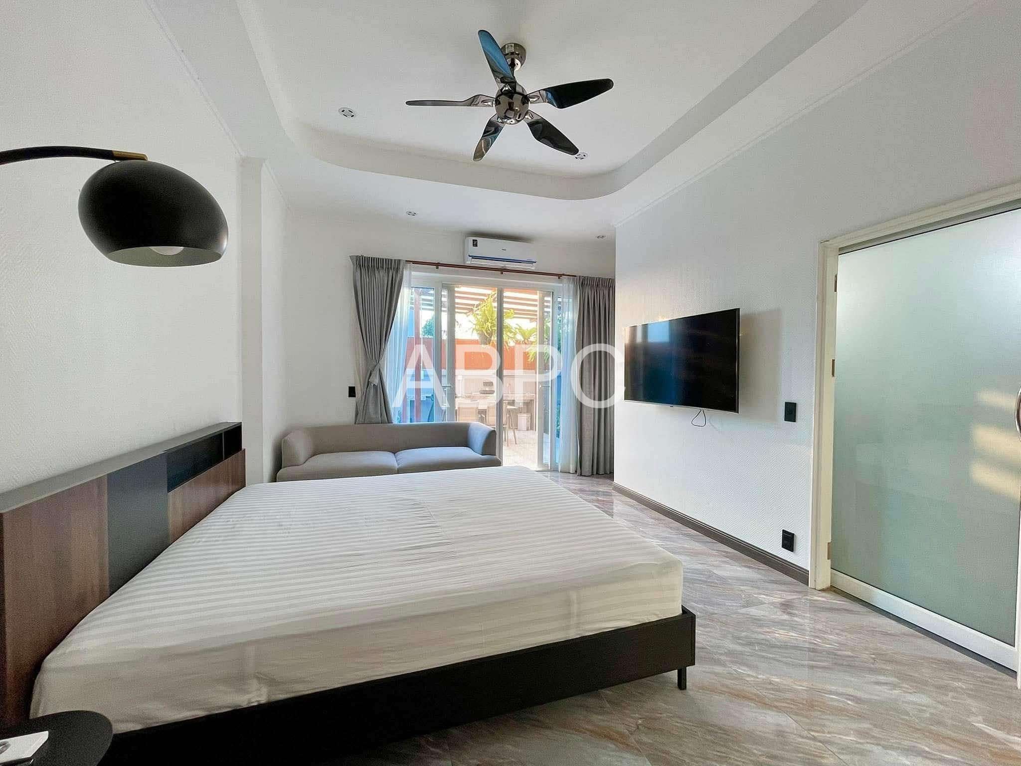 4 Bedrooms 5 Bathrooms in East Pattaya photo 10