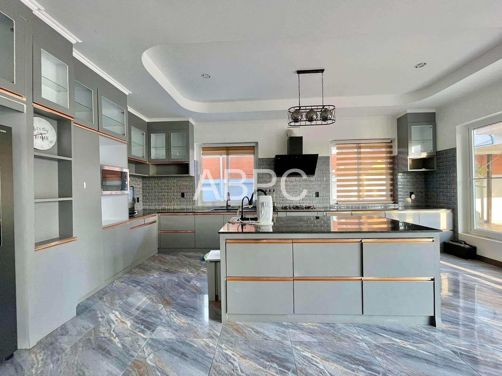 4 Bedrooms 5 Bathrooms in East Pattaya photo 13