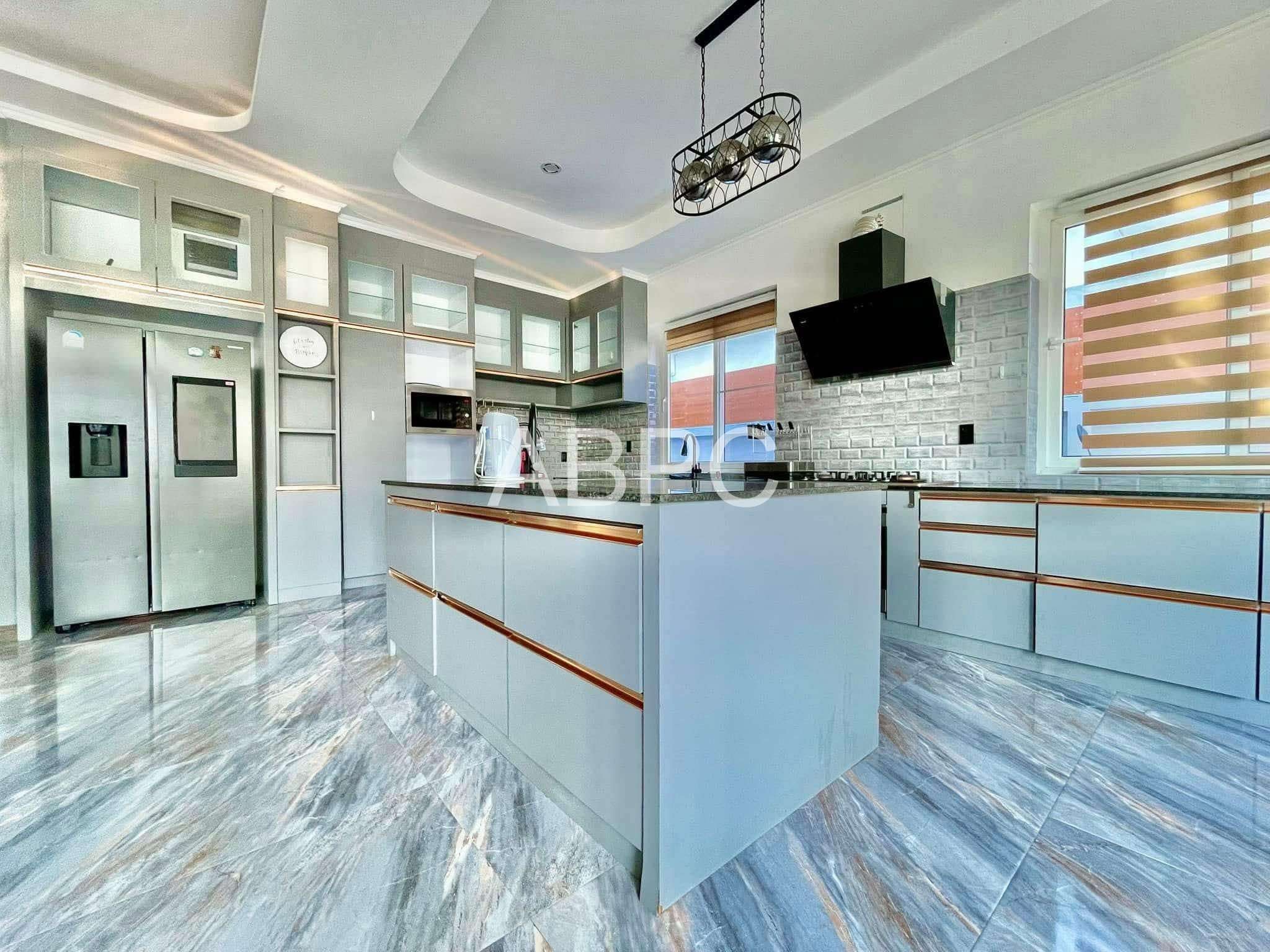4 Bedrooms 5 Bathrooms in East Pattaya photo 14