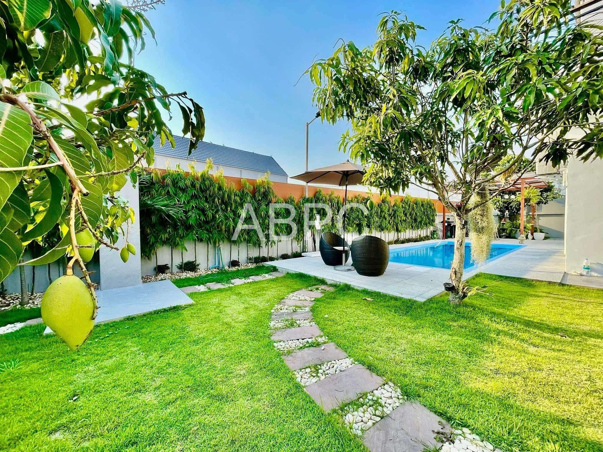 4 Bedrooms 5 Bathrooms in East Pattaya photo 7