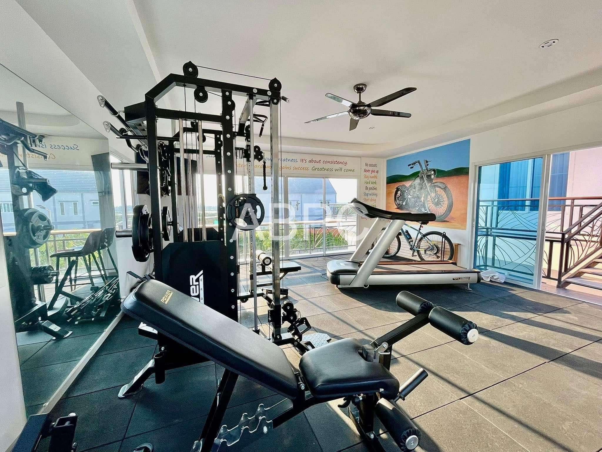4 Bedrooms 5 Bathrooms in East Pattaya photo 5