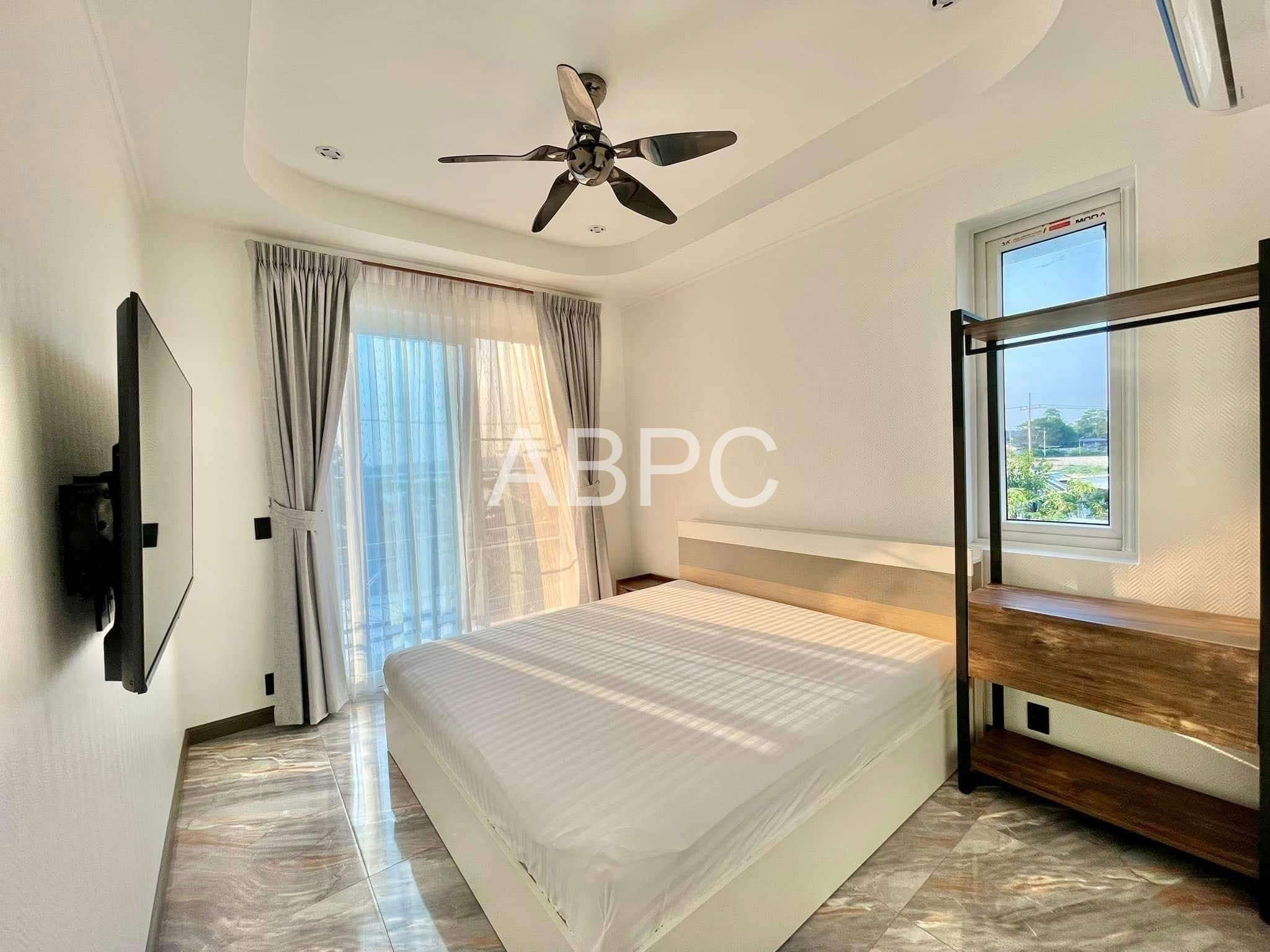 4 Bedrooms 5 Bathrooms in East Pattaya photo 9