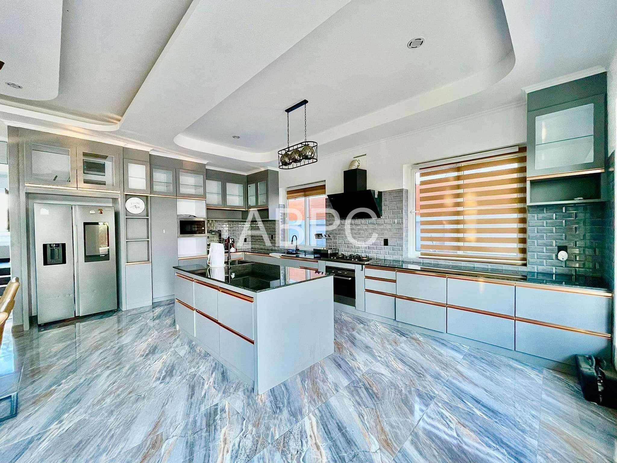 4 Bedrooms 5 Bathrooms in East Pattaya photo 15