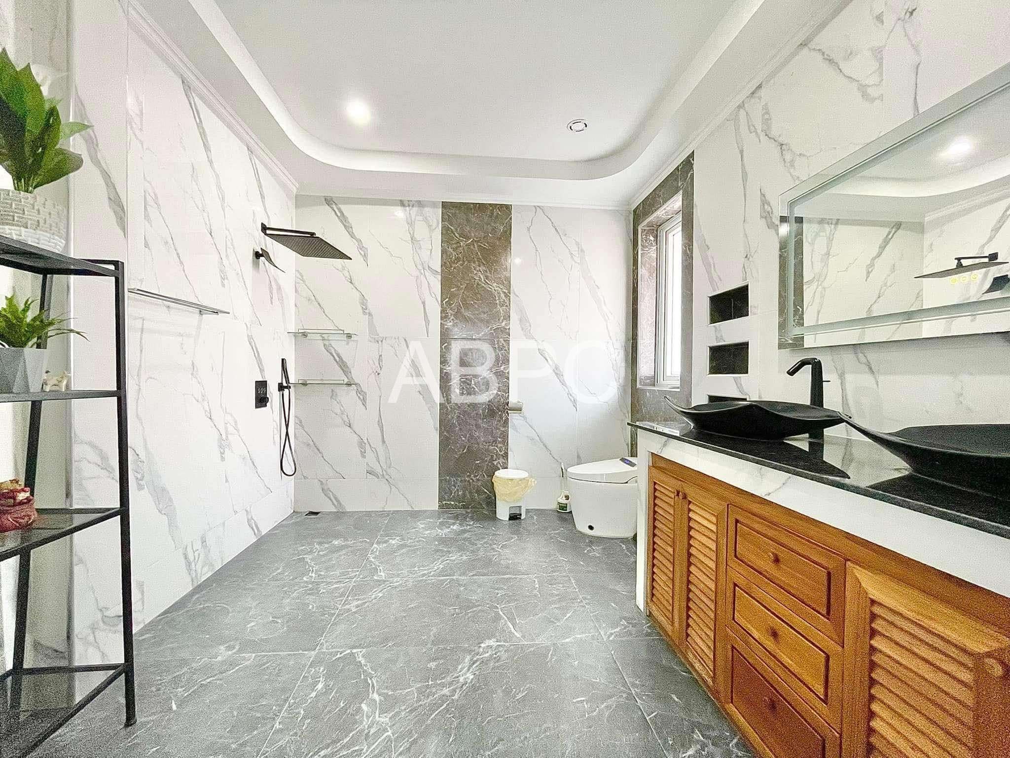4 Bedrooms 5 Bathrooms in East Pattaya photo 16