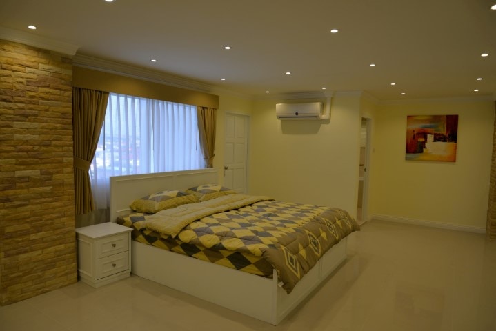 Large Renovated 2 Bed 3 Bath Penthouse Condo In Central Pattaya photo 16