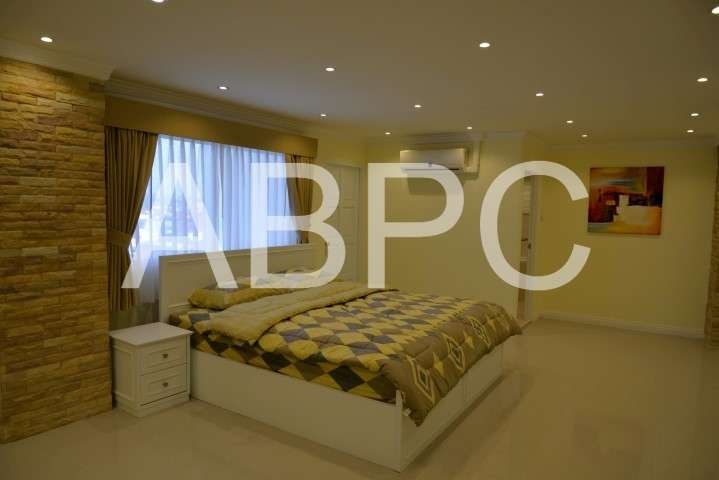 Large Renovated 2 Bed 3 Bath Penthouse Condo In Central Pattaya photo 11
