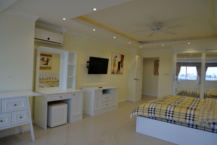 Large Renovated 2 Bed 3 Bath Penthouse Condo In Central Pattaya photo 19