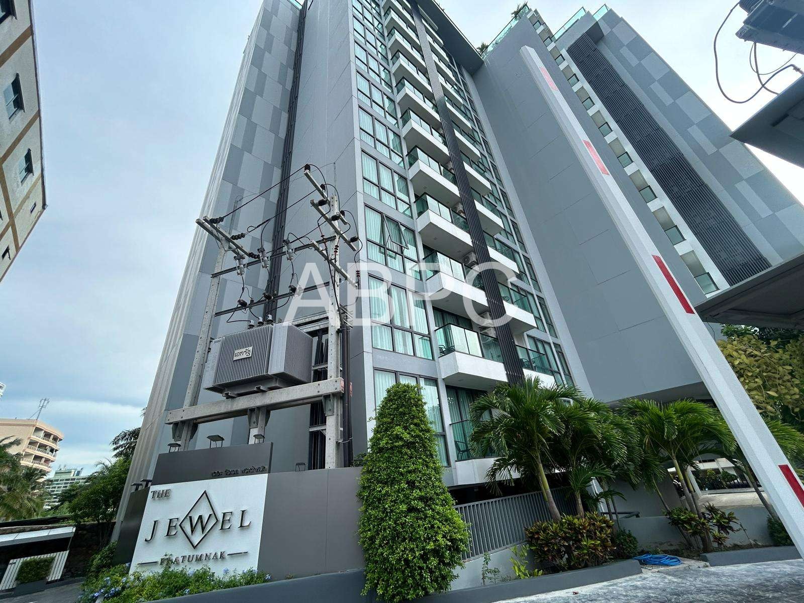 1 Bedroom Condo For Sale in Prahtamnak photo 8