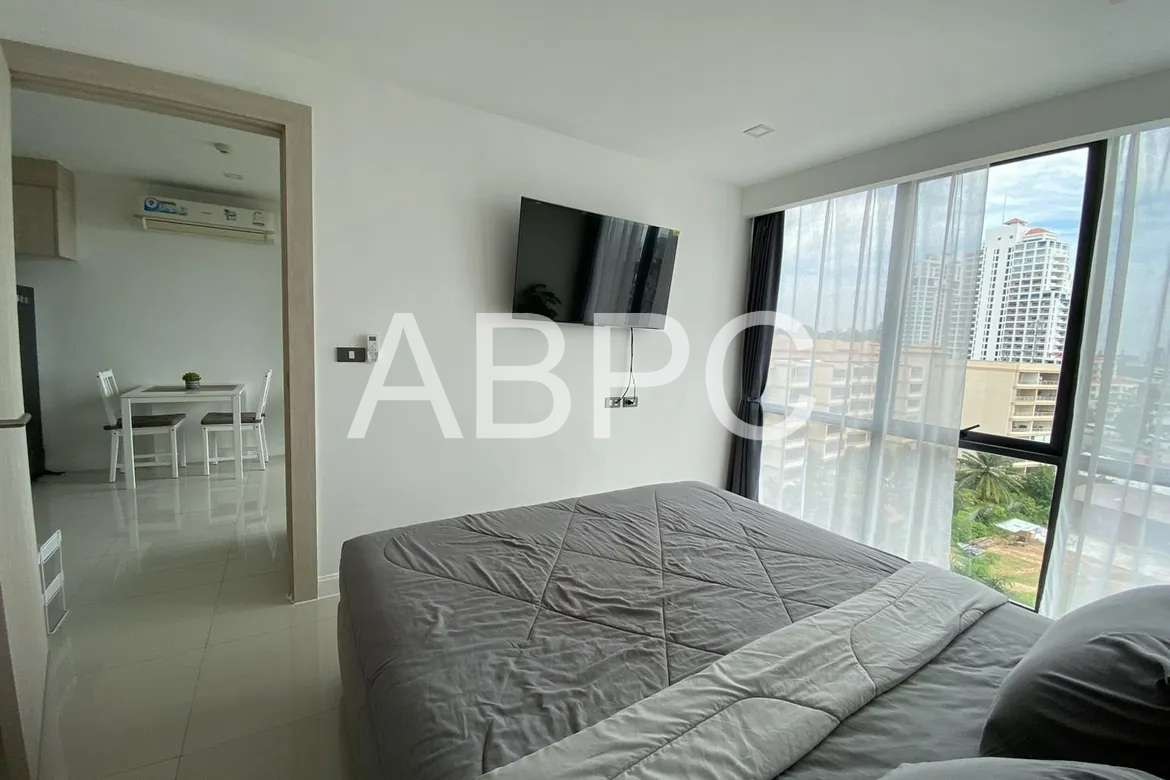 1 Bedroom Condo For Sale in Prahtamnak photo 4