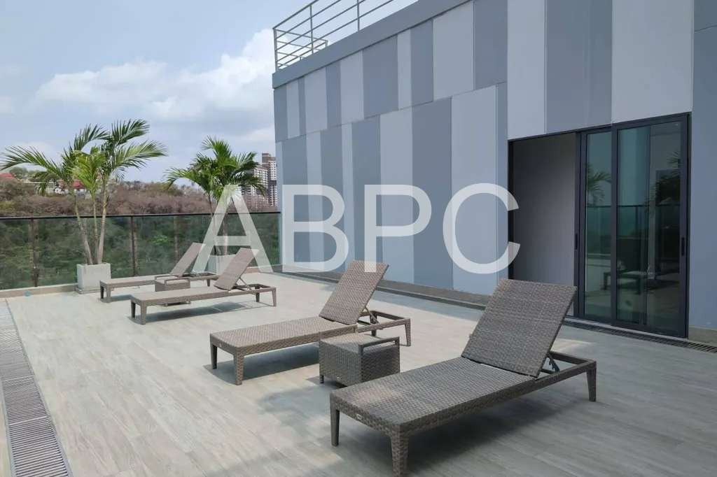 1 Bedroom Condo For Sale in Prahtamnak photo 6