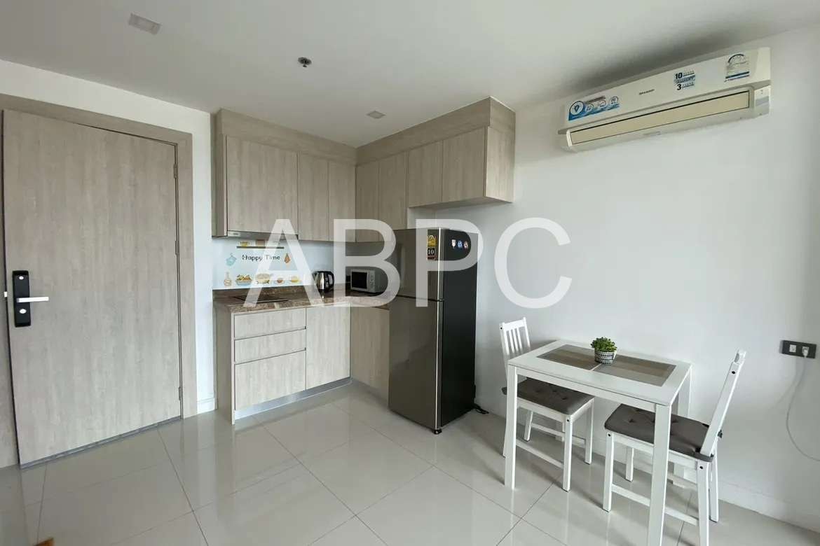 1 Bedroom Condo For Sale in Prahtamnak photo 2