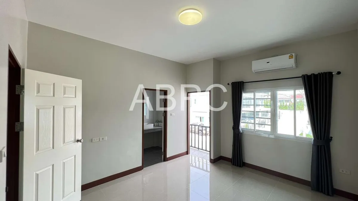 Townhome for rent 3 Bedrooms 3 Bathrooms in East Pattaya photo 3