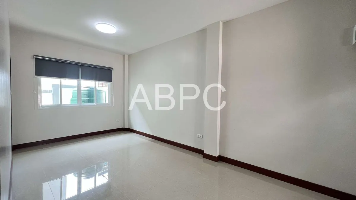 Townhome for rent 3 Bedrooms 3 Bathrooms in East Pattaya photo 8