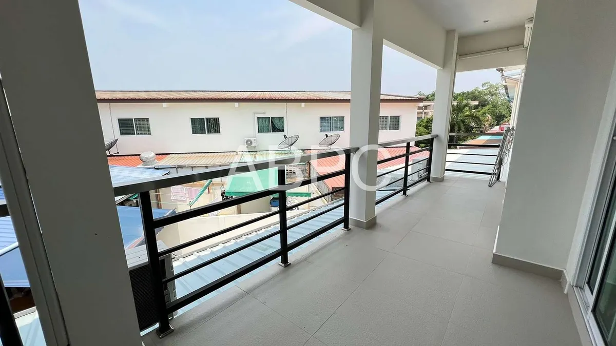 2-storey townhouse 3 Bedrooms 3 Bathrooms in East pattaya photo 11