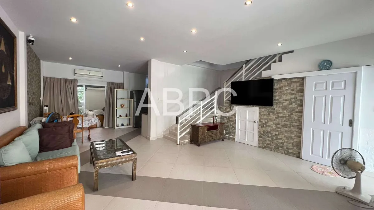 2-storey townhouse 3 Bedrooms 3 Bathrooms in East pattaya photo 5
